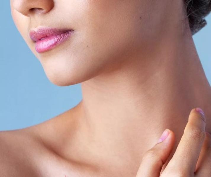 طرق سهلة فعّالة لتفتيح الرقبة باستخدام مكونات طبيعية