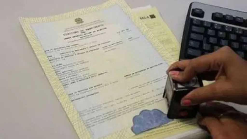 كيفية استخراج شهادة ميلاد مصرية لطفل مولود خارج مصر .. خطوات وإجراءات