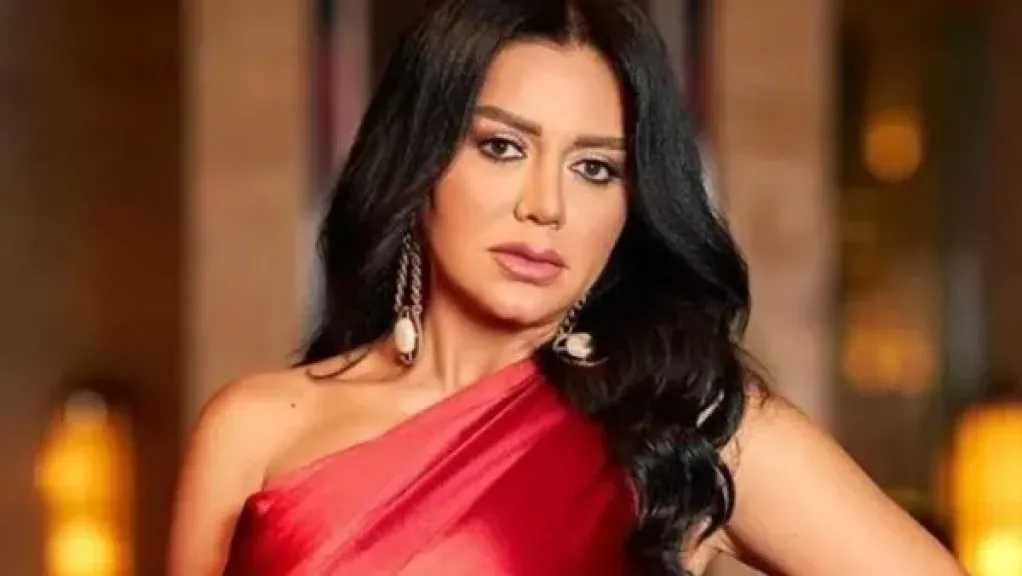 رانيا يوسف تخطف الأنظار بإطلالة ذهبية مُبهرة على إنستجرام