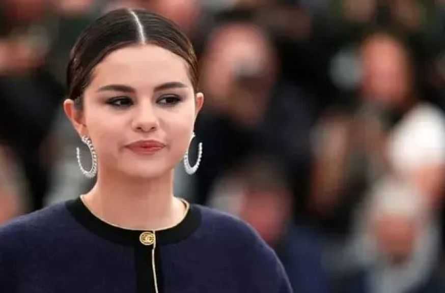 سيلينا جوميز تكشف أسرار صراعها مع الانتقادات الجسدية وتأثيرها النفسي